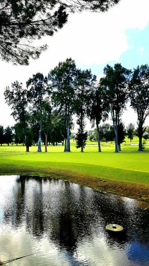 Apartamento Con Vistas Al Campo De Golf Y Piscina Daire Fuengirola Dış mekan fotoğraf